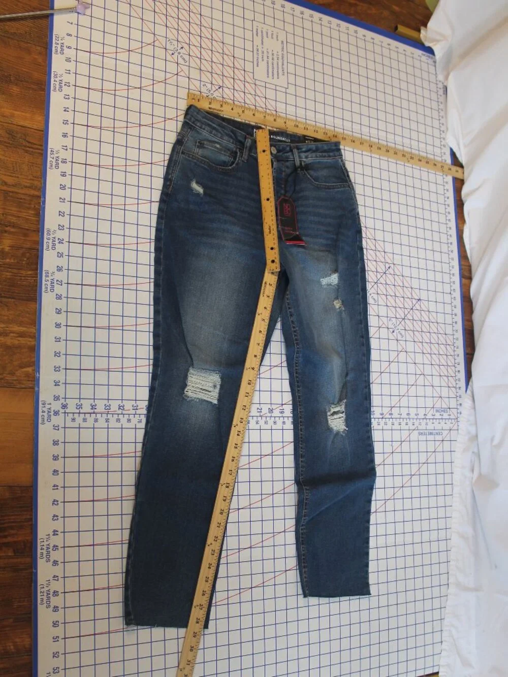 NWT No Boundaries Distressed High Rise Boyfriend Jeans Size 9 Juniors